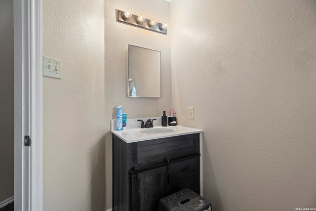 15831 Walnut Creek Dr, San Antonio, TX 78247