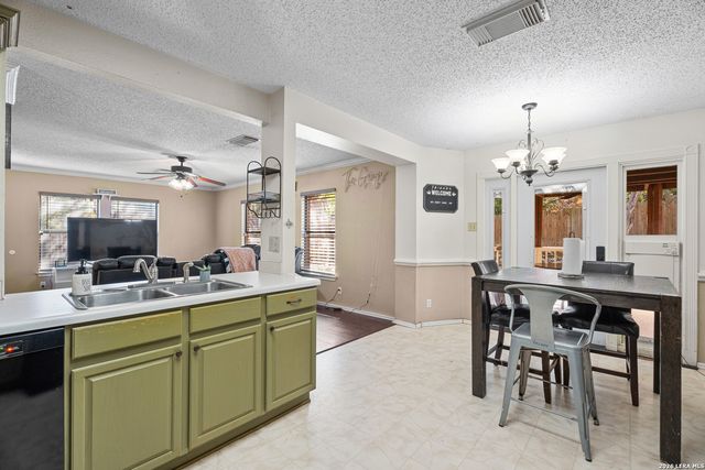 15831 Walnut Creek Dr, San Antonio, TX 78247