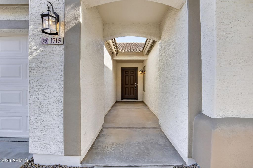 1715 E BRANHAM Lane, Phoenix, AZ 85042 — photo 2