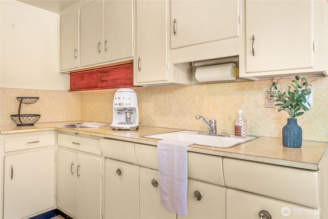 15326 Stone Ave N, Shoreline, WA 98133