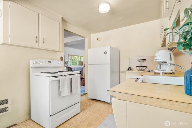 15326 Stone Ave N, Shoreline, WA 98133