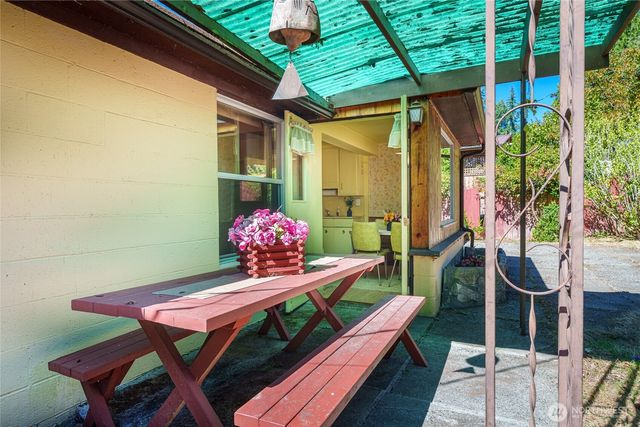 15326 Stone Ave N, Shoreline, WA 98133