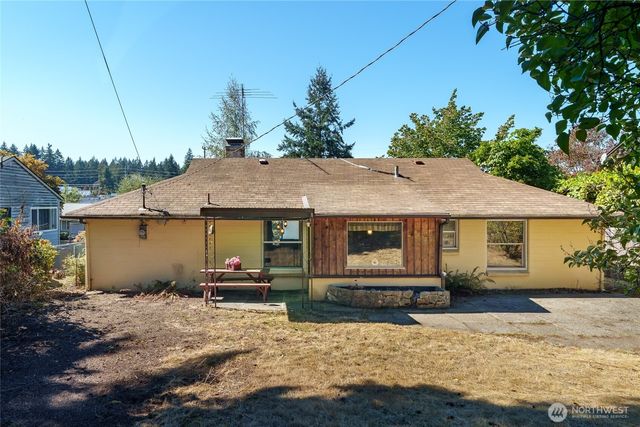 15326 Stone Ave N, Shoreline, WA 98133