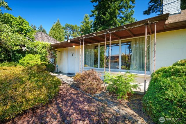 15326 Stone Ave N, Shoreline, WA 98133
