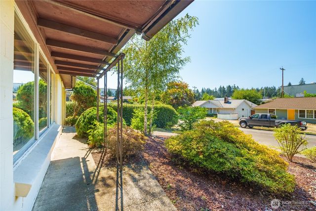 15326 Stone Ave N, Shoreline, WA 98133