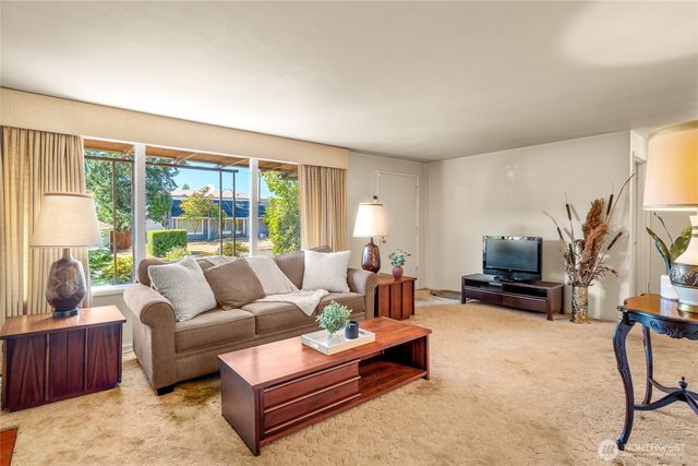 15326 Stone Ave N, Shoreline, WA 98133