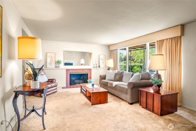 15326 Stone Ave N, Shoreline, WA 98133