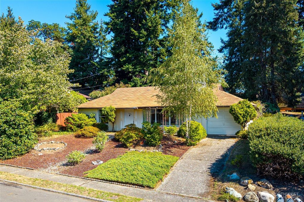 15326 Stone Ave N, Shoreline, WA 98133