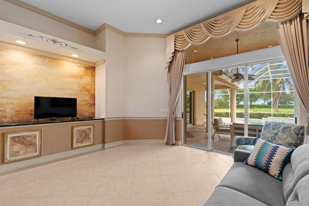 Image 10 of property listing at 21134 Falls Ridge Way, Boca Raton, FL 33428