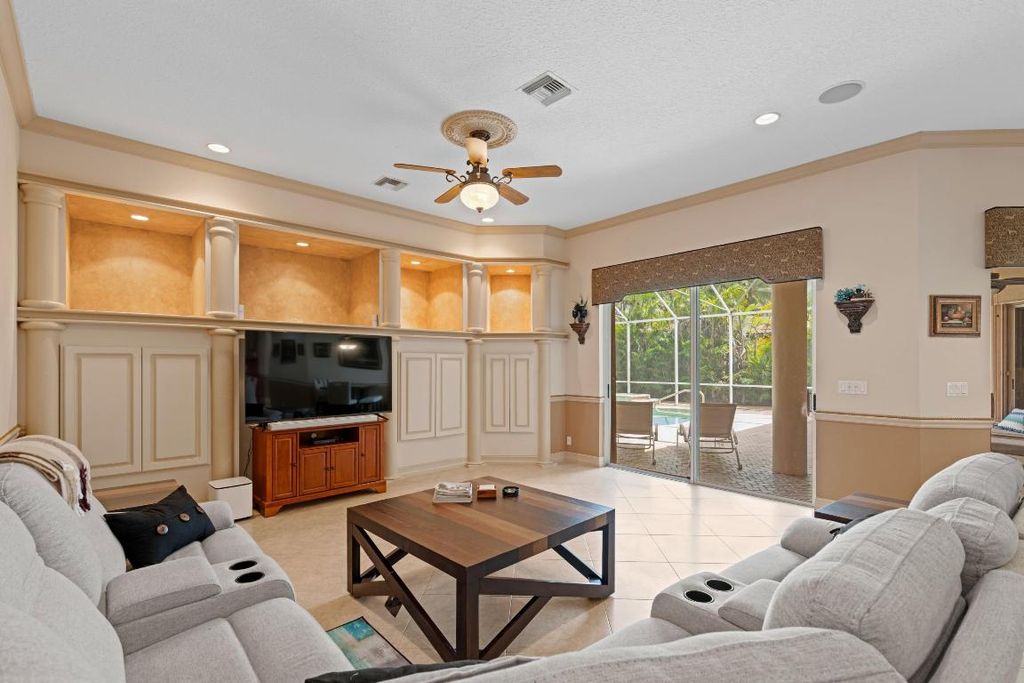 Image 11 of property listing at 21134 Falls Ridge Way, Boca Raton, FL 33428
