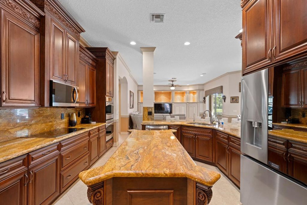 Image 13 of property listing at 21134 Falls Ridge Way, Boca Raton, FL 33428