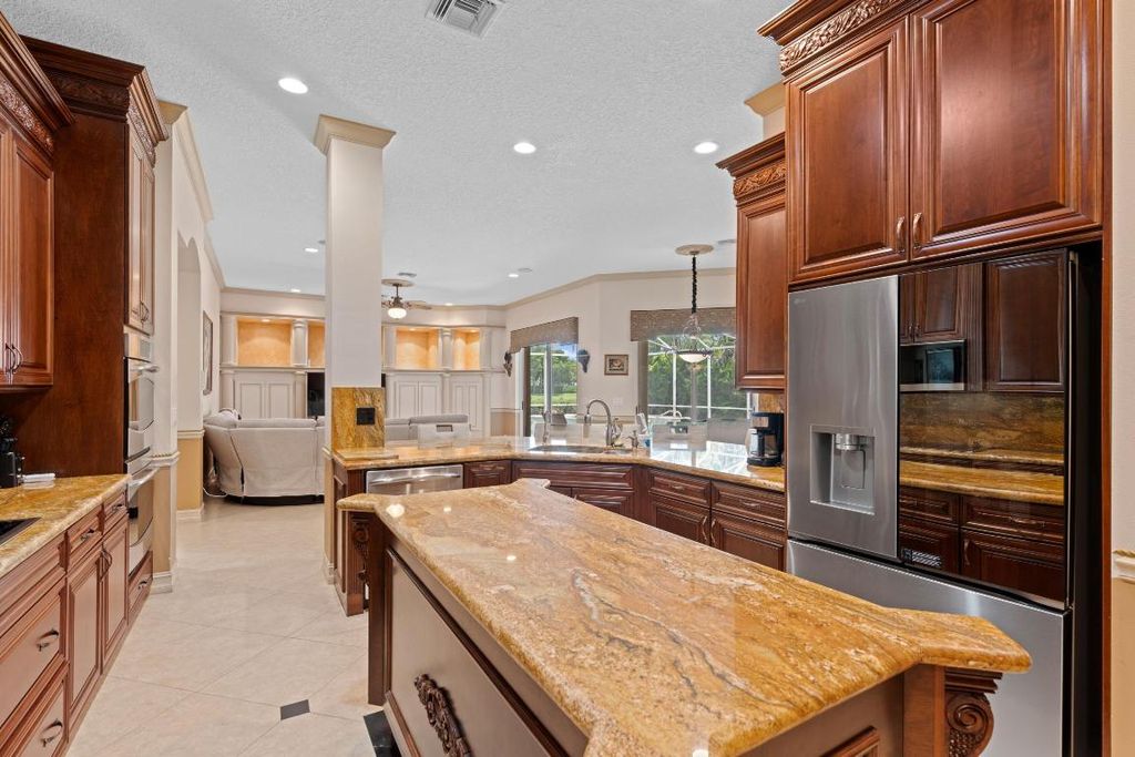 Image 14 of property listing at 21134 Falls Ridge Way, Boca Raton, FL 33428