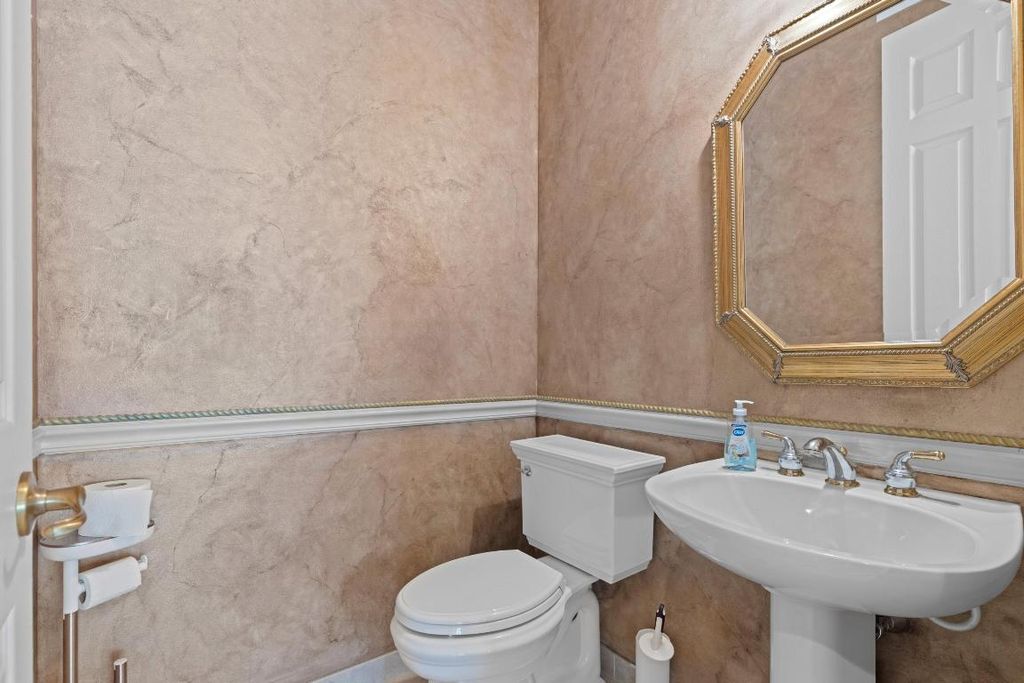 Image 18 of property listing at 21134 Falls Ridge Way, Boca Raton, FL 33428