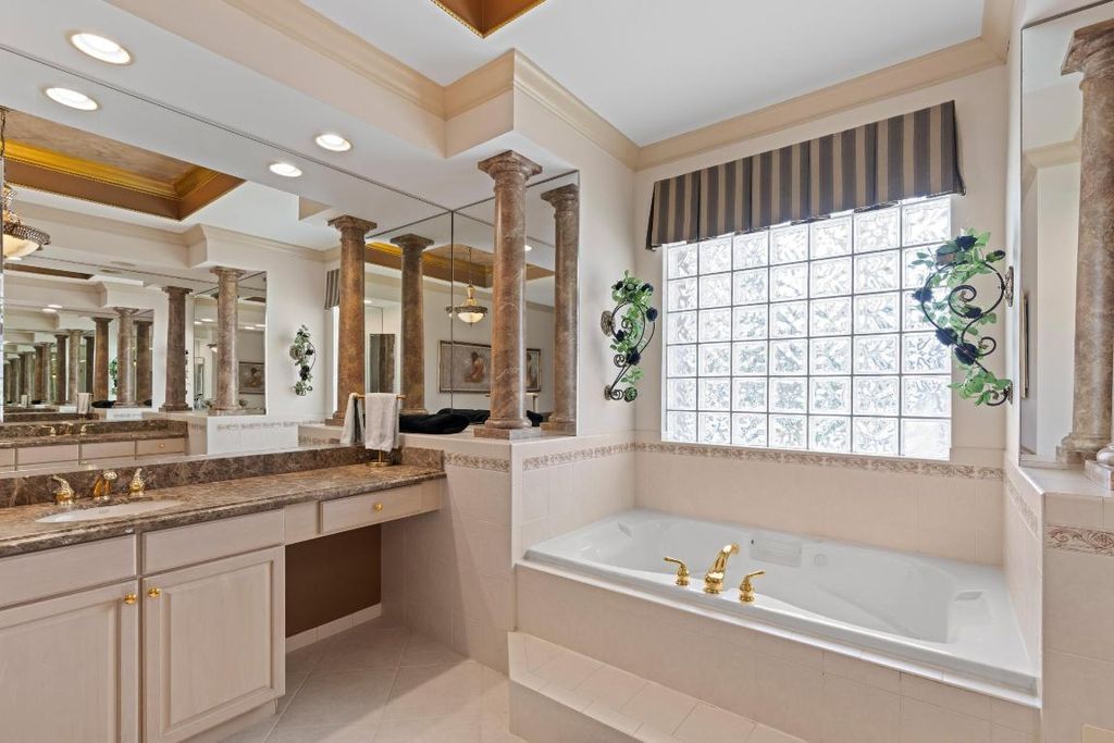 Image 21 of property listing at 21134 Falls Ridge Way, Boca Raton, FL 33428