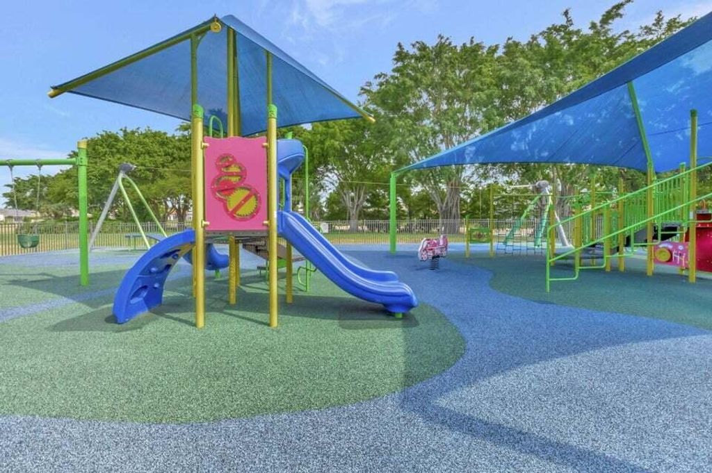 Image 36 of property listing at 21134 Falls Ridge Way, Boca Raton, FL 33428