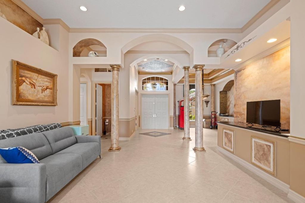 Image 9 of property listing at 21134 Falls Ridge Way, Boca Raton, FL 33428