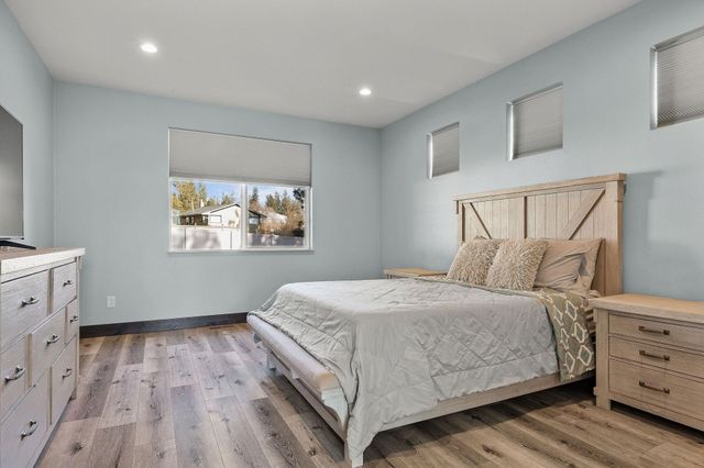 3519 E Chattaroy Rd, Chattaroy, WA 99003