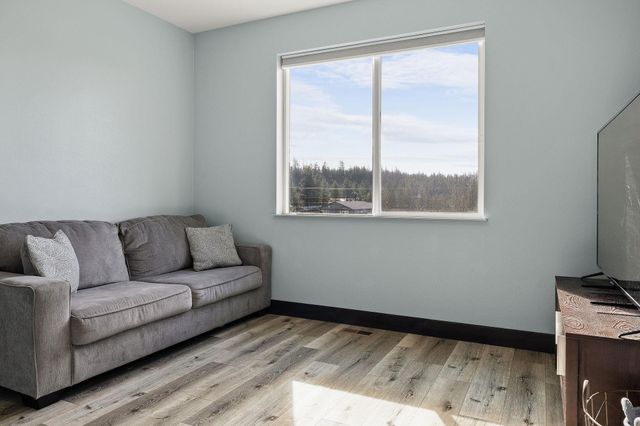 3519 E Chattaroy Rd, Chattaroy, WA 99003