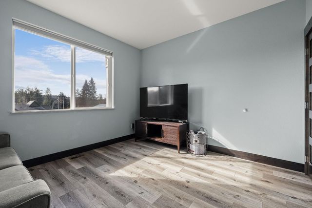 3519 E Chattaroy Rd, Chattaroy, WA 99003