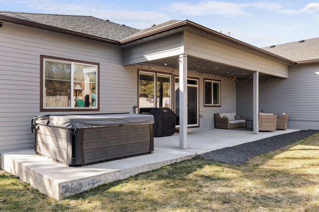 3519 E Chattaroy Rd, Chattaroy, WA 99003