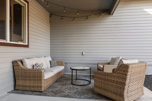 3519 E Chattaroy Rd, Chattaroy, WA 99003