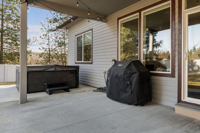 3519 E Chattaroy Rd, Chattaroy, WA 99003