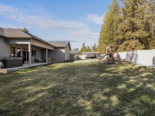 3519 E Chattaroy Rd, Chattaroy, WA 99003