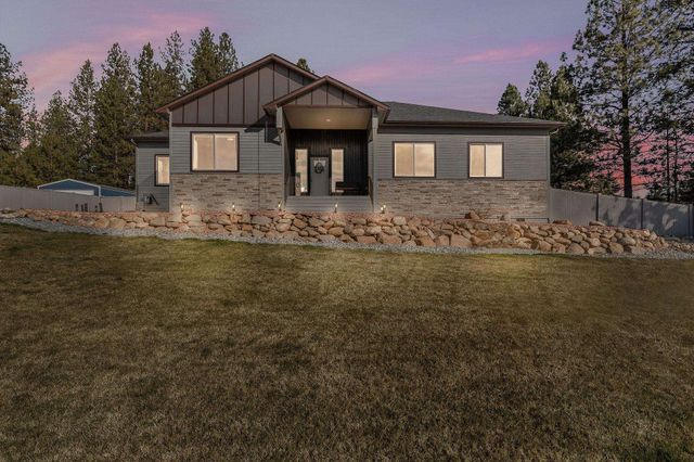 3519 E Chattaroy Rd, Chattaroy, WA 99003