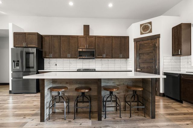 3519 E Chattaroy Rd, Chattaroy, WA 99003