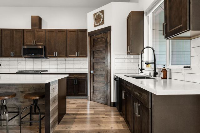 3519 E Chattaroy Rd, Chattaroy, WA 99003