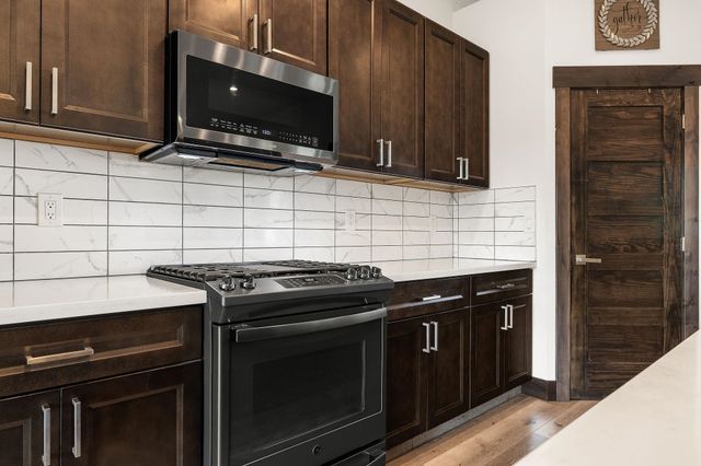 3519 E Chattaroy Rd, Chattaroy, WA 99003