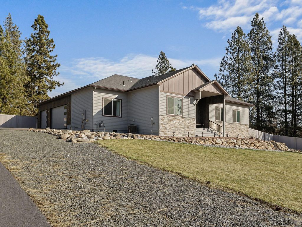 3519 E Chattaroy Rd, Chattaroy, WA 99003