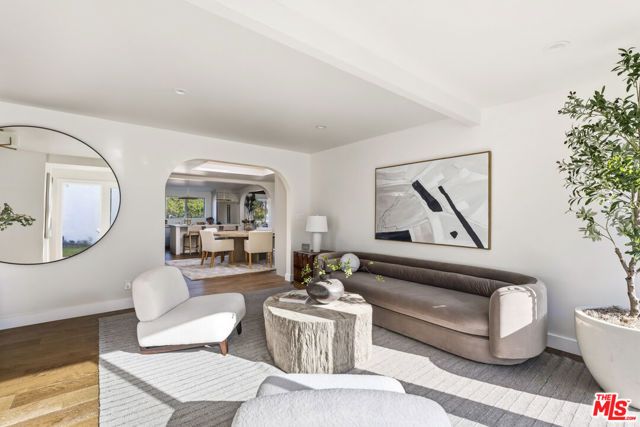 4600 Don Quixote Drive, Los Angeles, CA 90008