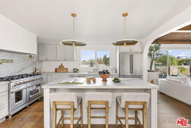 4600 Don Quixote Drive, Los Angeles, CA 90008