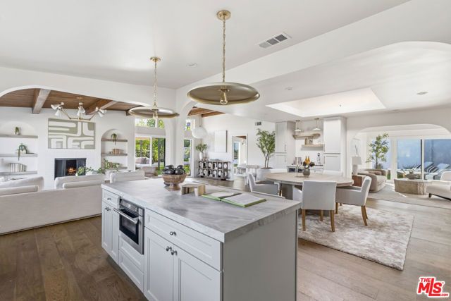 4600 Don Quixote Drive, Los Angeles, CA 90008