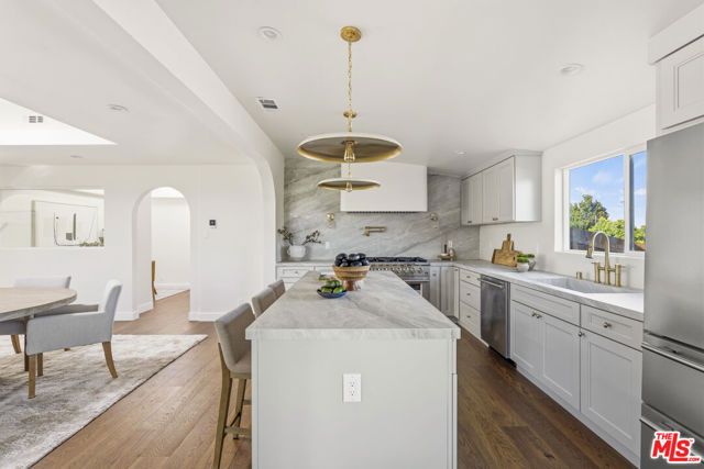 4600 Don Quixote Drive, Los Angeles, CA 90008