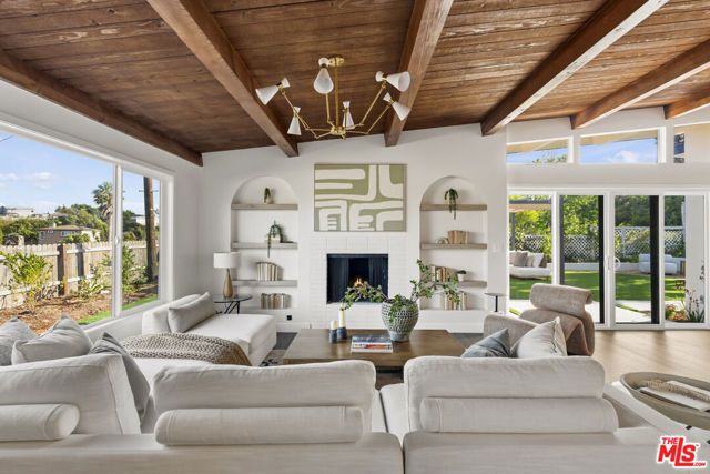 4600 Don Quixote Drive, Los Angeles, CA 90008