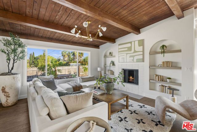 4600 Don Quixote Drive, Los Angeles, CA 90008