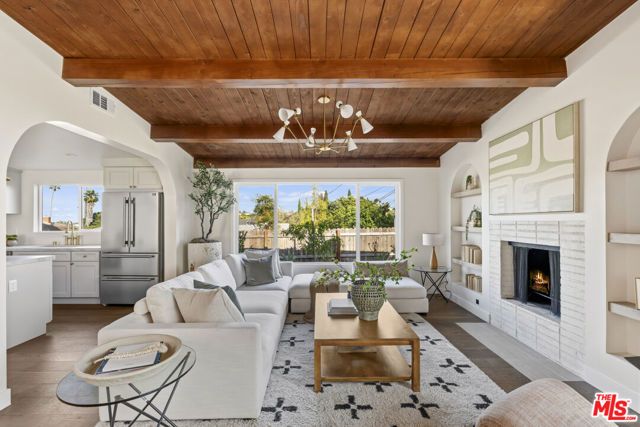 4600 Don Quixote Drive, Los Angeles, CA 90008