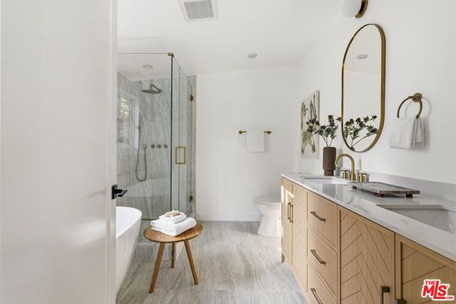 4600 Don Quixote Drive, Los Angeles, CA 90008