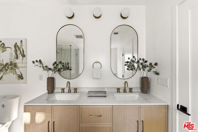 4600 Don Quixote Drive, Los Angeles, CA 90008
