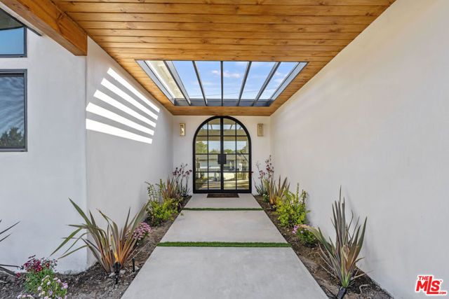 4600 Don Quixote Drive, Los Angeles, CA 90008