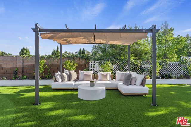4600 Don Quixote Drive, Los Angeles, CA 90008