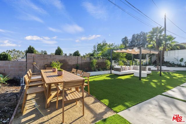 4600 Don Quixote Drive, Los Angeles, CA 90008