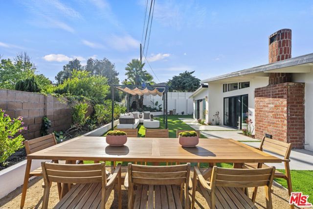 4600 Don Quixote Drive, Los Angeles, CA 90008