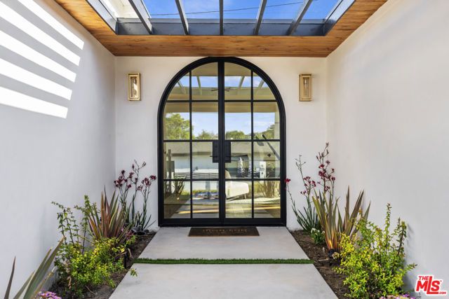 4600 Don Quixote Drive, Los Angeles, CA 90008