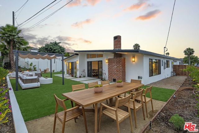 4600 Don Quixote Drive, Los Angeles, CA 90008