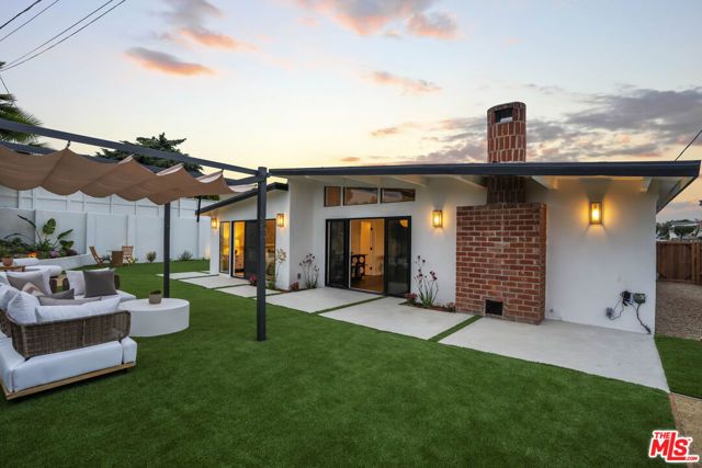 4600 Don Quixote Drive, Los Angeles, CA 90008