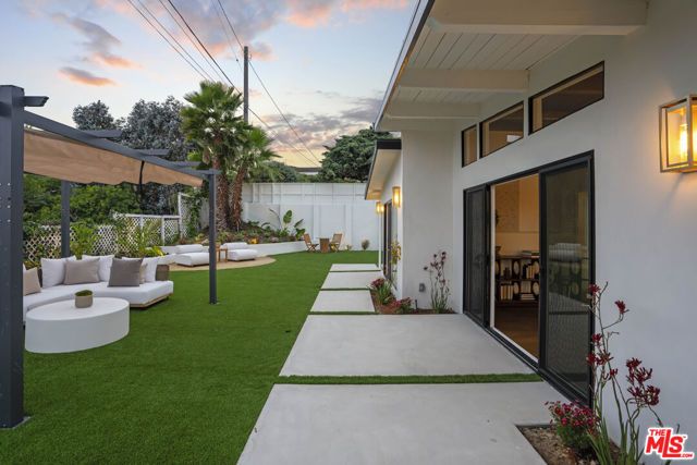 4600 Don Quixote Drive, Los Angeles, CA 90008