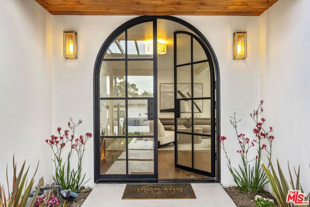 4600 Don Quixote Drive, Los Angeles, CA 90008